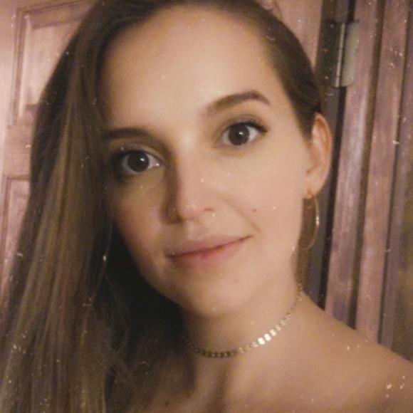 Meet your Posher, Chloe - Picture 1 of 1